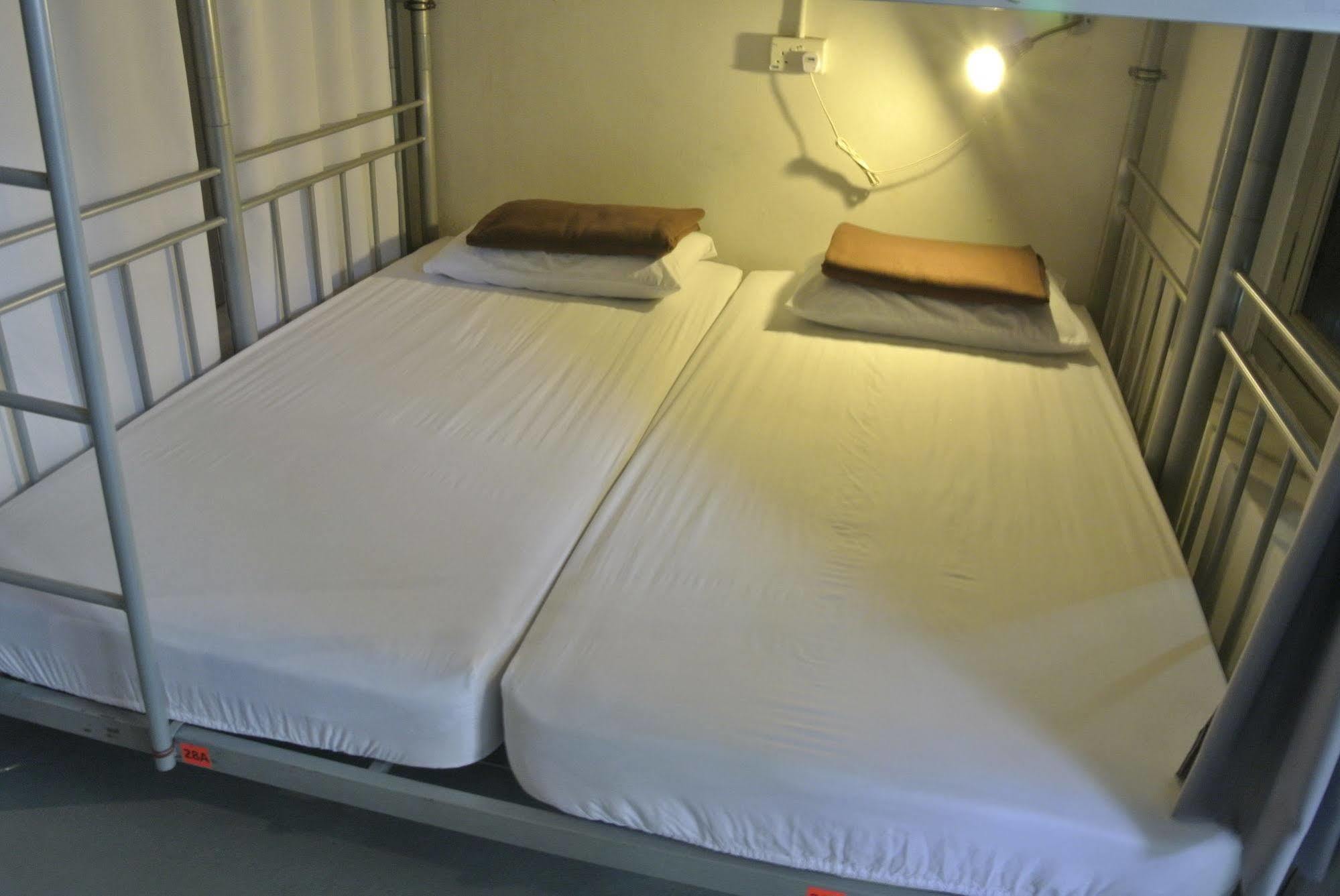 Royal Hostel Singapore Exterior photo